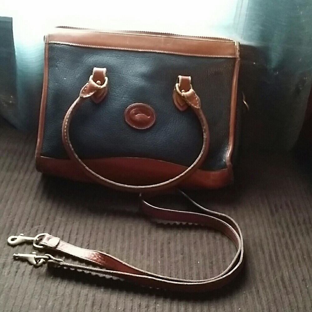 Dooney and Bourke purse - Picture 6 of 6